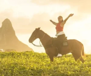 Cavalgada — Pôr do sol com vistas da vila